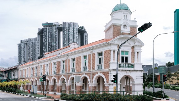 Restoran Born nalazi se na stanici Jinrikisha, jednoj od rijetkih povijesnih zgrada u Singapuru. Vlasnik je glumac Jackie Chan (© Owen Raggett)