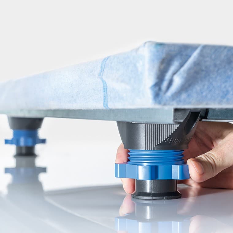 Novi set nogu koji se može montirati bez alata znatno pojednostavljuje ugradnju površina tuša. Novi set nogu koji se može montirati bez alata znatno pojednostavljuje ugradnju površina tuša.